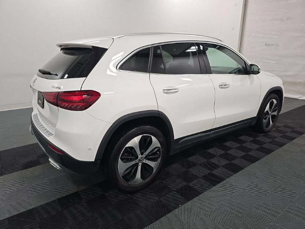 Used 2024 Mercedes-Benz GLA 250 4MATIC w/ Winter Heating Package image 4
