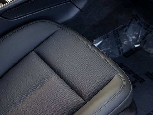 Certified 2025 Porsche Macan image 50