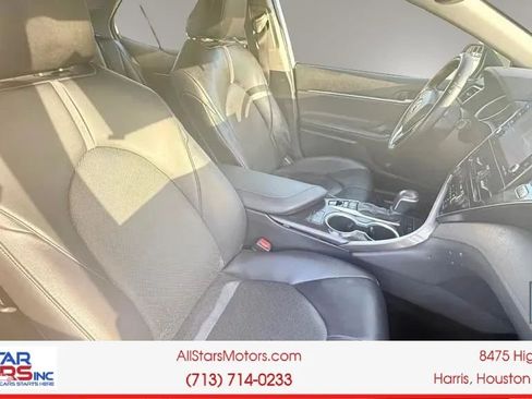 Used 2022 Toyota Camry XLE FWD image 19