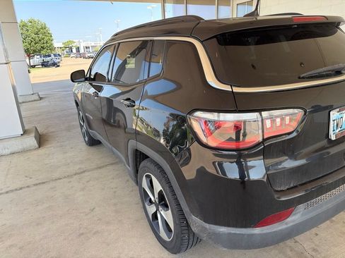 Used 2018 Jeep Compass Latitude w/ Popular Equipment Group FWD image 5