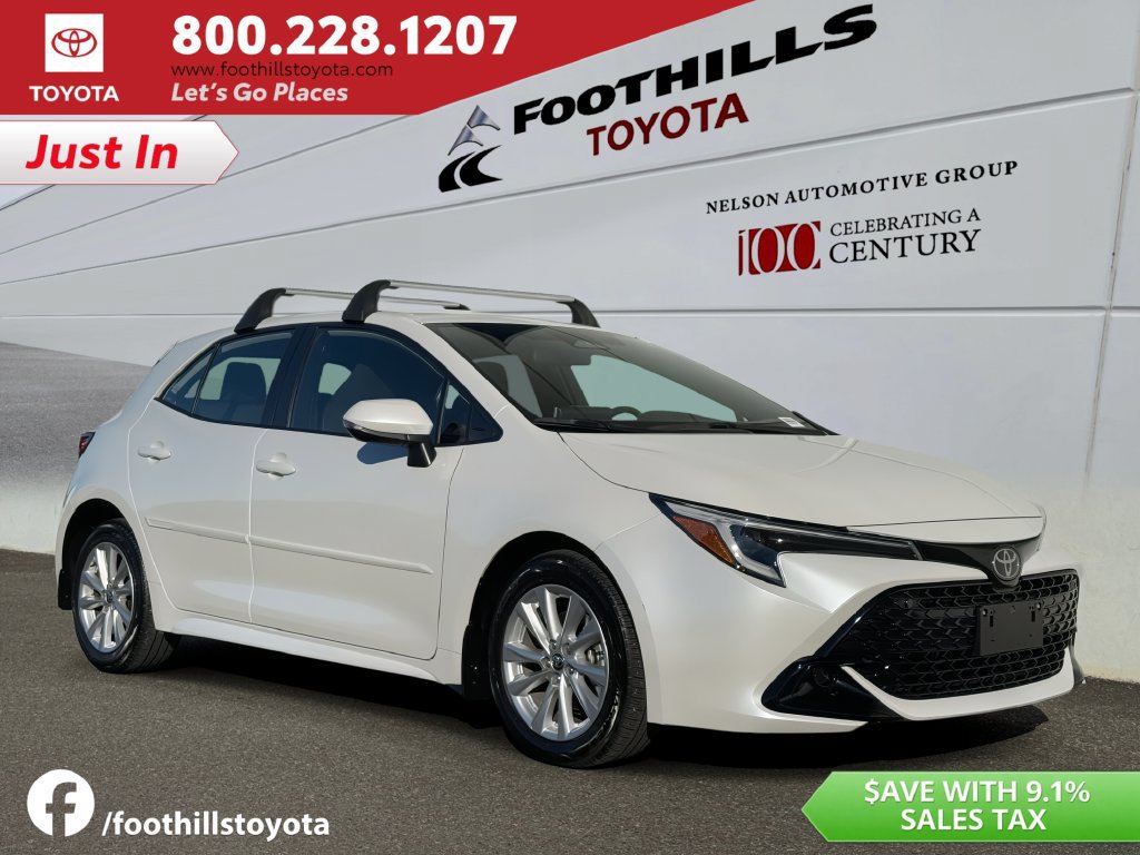 Certified 2025 Toyota Corolla SE w/ SE Package FWD image 1