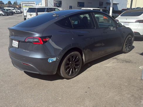 Used 2021 Tesla Model Y Long Range image 2