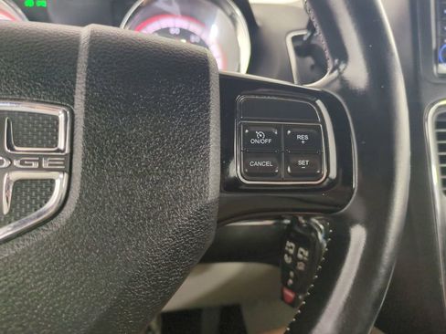 Used 2019 Dodge Grand Caravan SXT FWD image 32