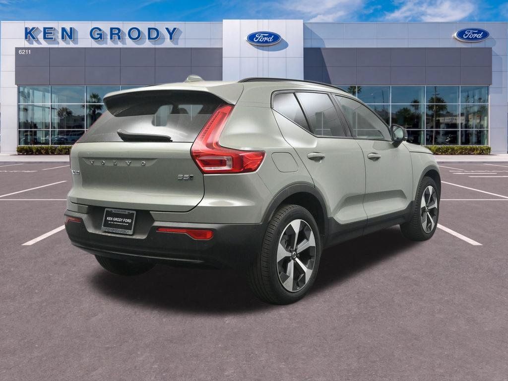 Used 2023 Volvo XC40 B5 Ultimate AWD/4WD image 6