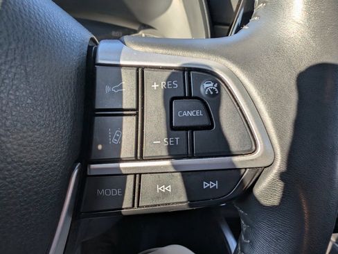 Used 2024 Toyota Highlander LE image 24