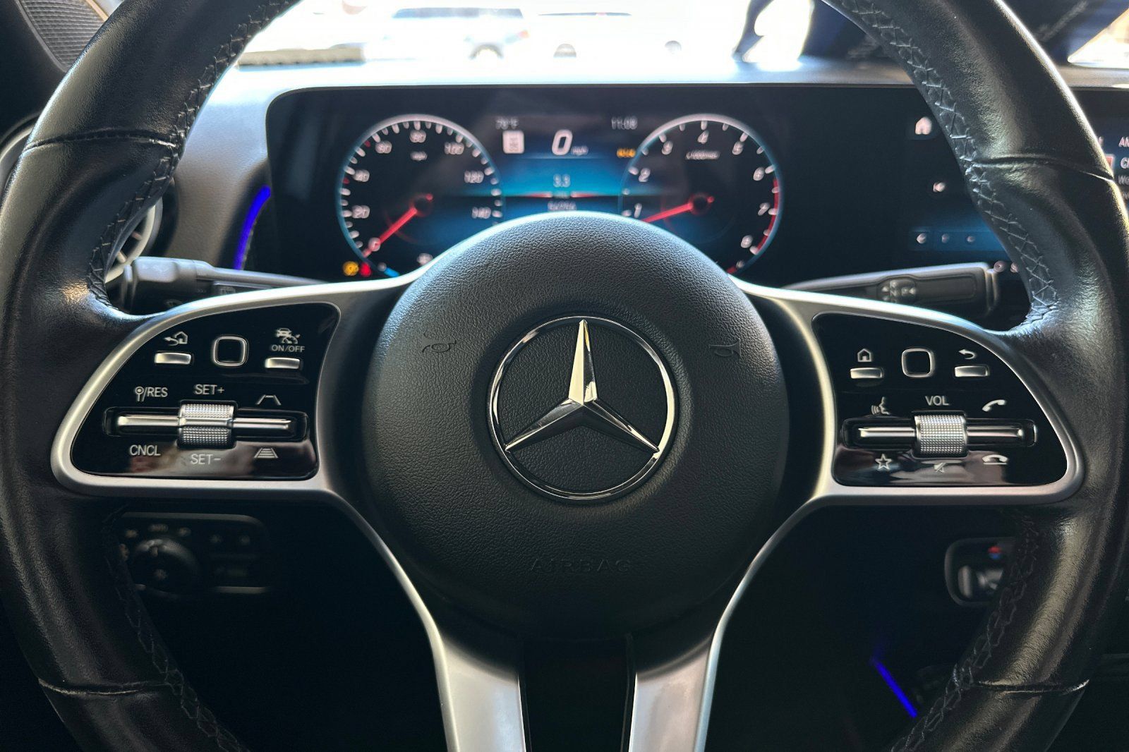 Used 2022 Mercedes-Benz GLB 250 4MATIC image 23