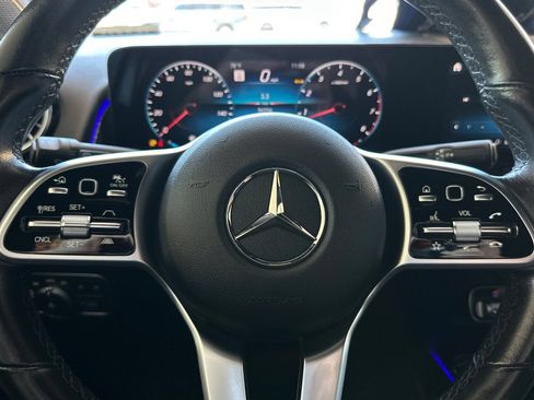 Used 2022 Mercedes-Benz GLB 250 4MATIC image 23