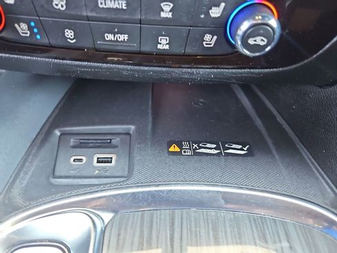 Used 2024 Buick Enclave Premium image 20