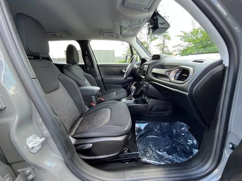 Used 2023 Jeep Renegade Latitude AWD/4WD image 21