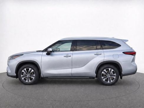 Used 2023 Toyota Highlander XLE FWD image 6