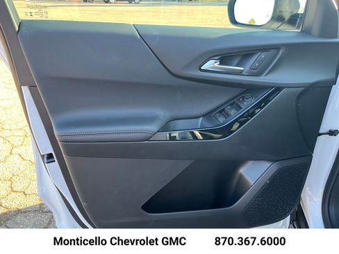 New 2026 Chevrolet Equinox LT w/ LPO, Floor Liner Package image 9