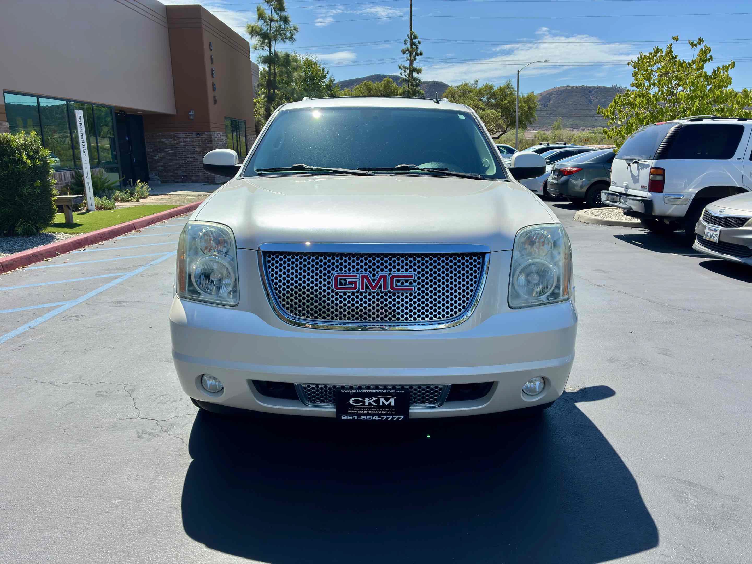 Used 2012 GMC Yukon Denali AWD/4WD image 5