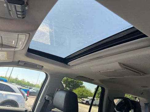 Used 2019 GMC Yukon SLT w/ Premium Edition AWD/4WD image 4