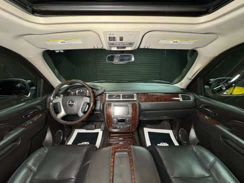 Used 2010 GMC Yukon XL Denali image 24
