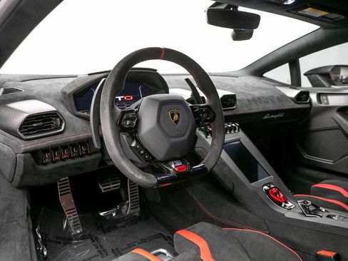 Used 2022 Lamborghini Huracan STO RWD image 2