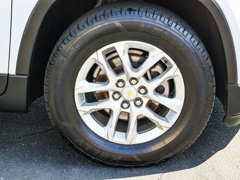 Used 2019 Chevrolet Traverse LT FWD image 9
