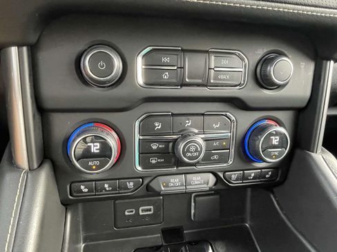 Used 2023 Chevrolet Suburban Premier image 21