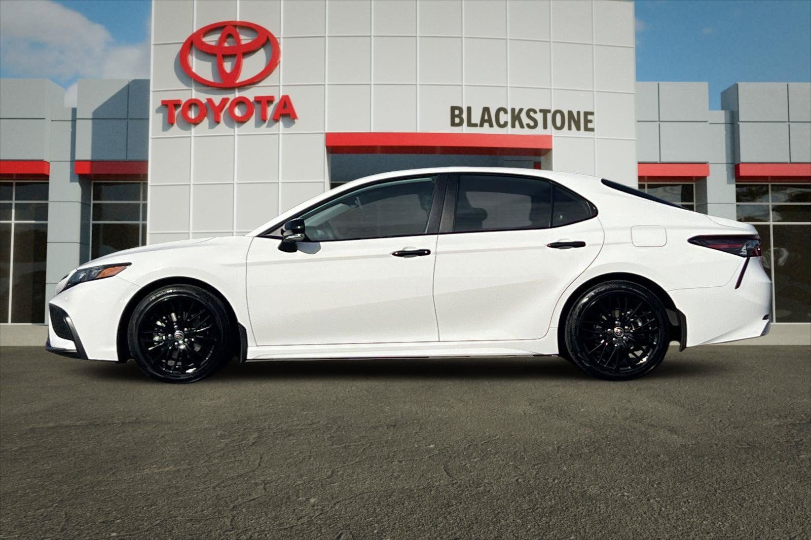 Certified 2022 Toyota Camry SE FWD image 6
