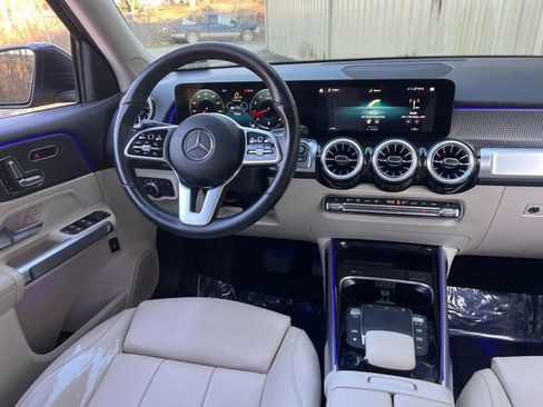 Used 2022 Mercedes-Benz GLB 250 w/ Premium Package Lite image 17