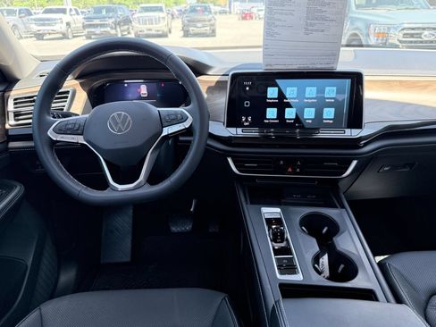 Used 2024 Volkswagen Atlas SE FWD image 12