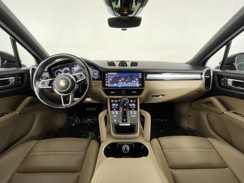 Used 2023 Porsche Cayenne Platinum Edition image 13