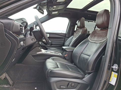 Certified 2023 Ford Explorer Platinum w/ Technology Package image 14