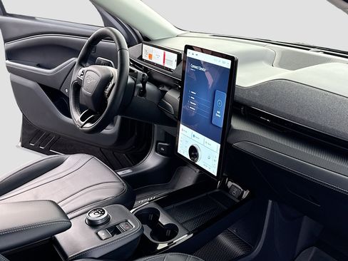 Certified 2022 Ford Mustang Mach-E Premium image 5