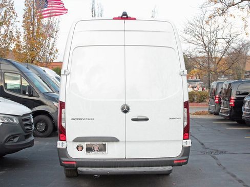 Used 2025 Mercedes-Benz Sprinter 2500 image 3