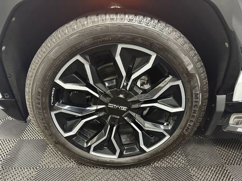 Used 2025 GMC Sierra EV Denali AWD/4WD image 35