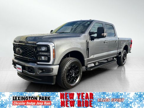 Used 2025 Ford F250 XLT w/ Black Appearance Package image 2