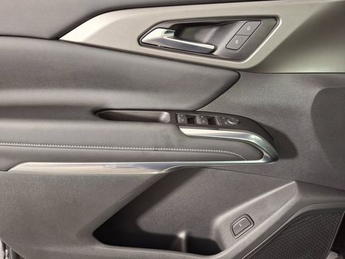 Used 2024 Chevrolet Traverse LT image 24