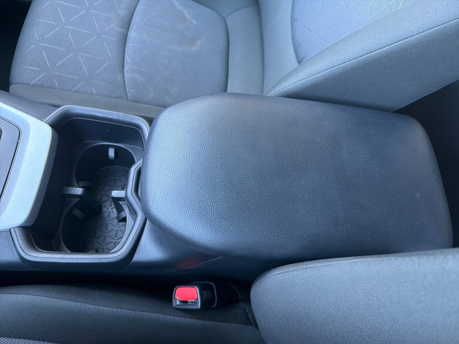 Used 2025 Toyota RAV4 XLE FWD image 23