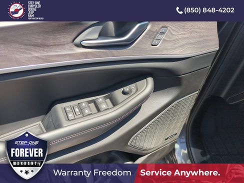 Used 2023 Jeep Grand Cherokee L Limited w/ Luxury Tech Group II RWD image 18