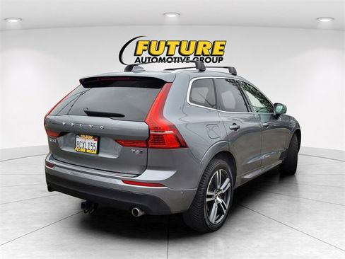 Used 2018 Volvo XC60 T6 Momentum w/ Convenience Package image 4