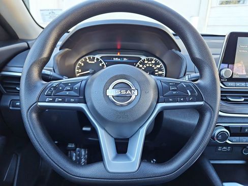 Used 2025 Nissan Altima 2.5 SV image 10