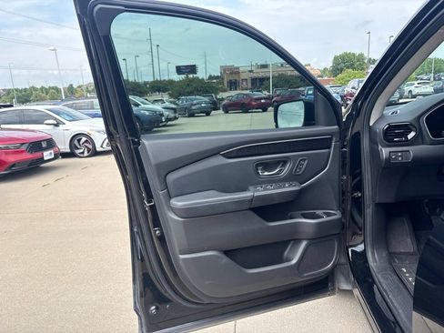 Used 2023 Honda Pilot Elite image 9