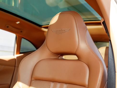 Used 2025 Aston Martin DBX 707 image 5