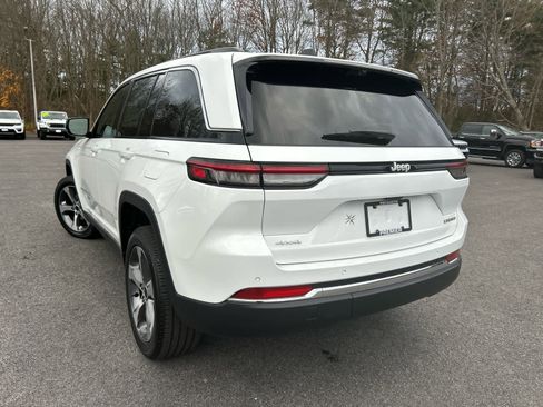 New 2025 Jeep Grand Cherokee Limited w/ Luxury Tech Group II image 10