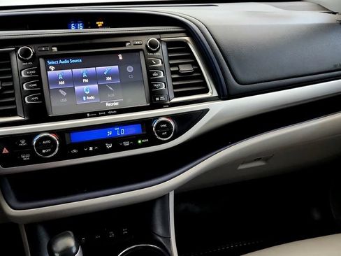 Used 2019 Toyota Highlander XLE w/ Protection Package #3 AWD/4WD image 31