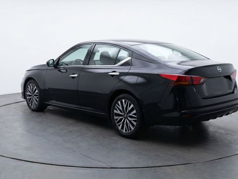 Used 2025 Nissan Altima 2.5 SV FWD image 6