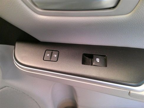 Used 2017 Toyota Camry LE image 32