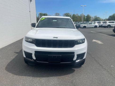 Used 2023 Jeep Grand Cherokee L Laredo AWD/4WD image 2