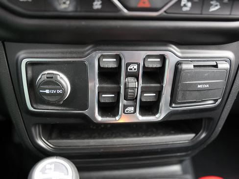 Used 2021 Jeep Wrangler Unlimited Sahara image 28