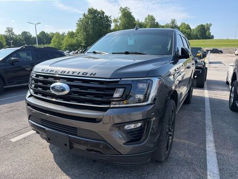 Used 2021 Ford Expedition Limited AWD/4WD image 2