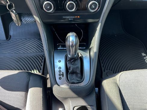 Used 2013 Volkswagen Golf 4-Door FWD image 20