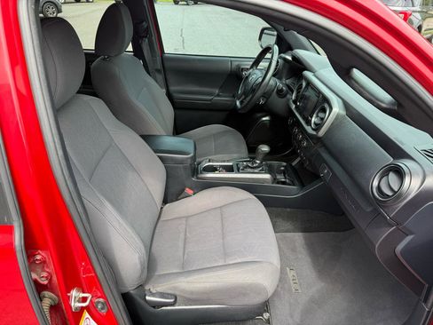 Used 2019 Toyota Tacoma TRD Sport w/ Technology Package RWD image 19
