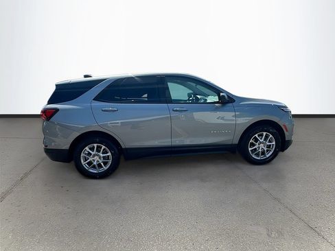 Used 2023 Chevrolet Equinox LS w/ LS Convenience Package FWD image 8