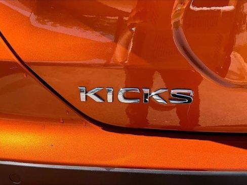 Certified 2023 Nissan Kicks SR w/ SR Premium Package FWD image 10