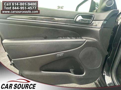 Used 2019 Jeep Grand Cherokee Overland AWD/4WD image 12