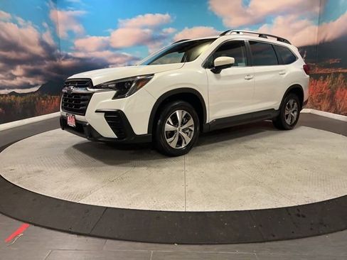 Used 2024 Subaru Ascent Premium w/ Convenience Package image 4